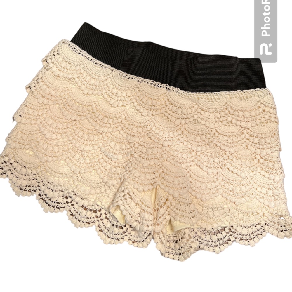Wet Seal XXS ivory crochet type shorts. They are sooooo cute. Junior.